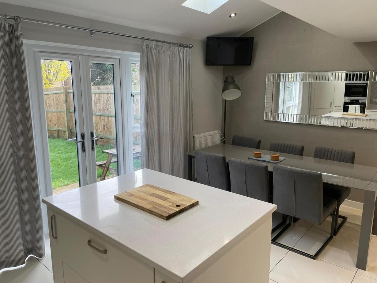 The Townhouse @Thorpe Road Villa Peterborough Exterior photo