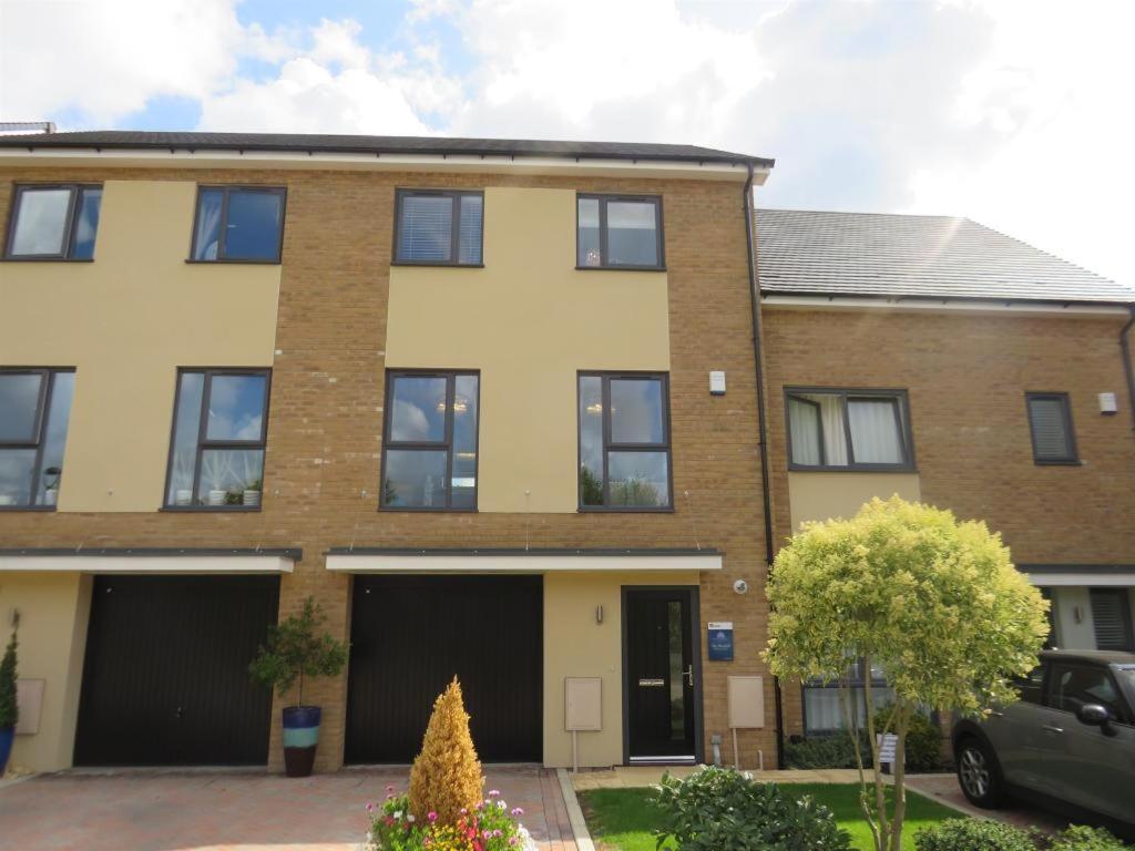 The Townhouse @Thorpe Road Villa Peterborough Exterior photo